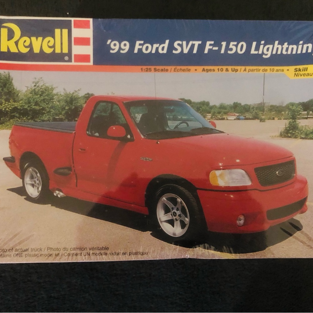 Revell 1999 Ford SVT Lightning. Vintage from 1999
